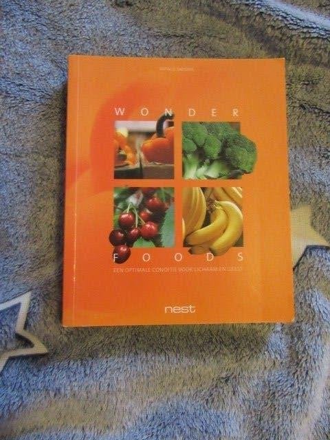kookboek : Wonder Foods -- Natalie Savona -- 2006, Boeken, Gelezen, Ophalen of Verzenden, Gezond koken, Overige gebieden