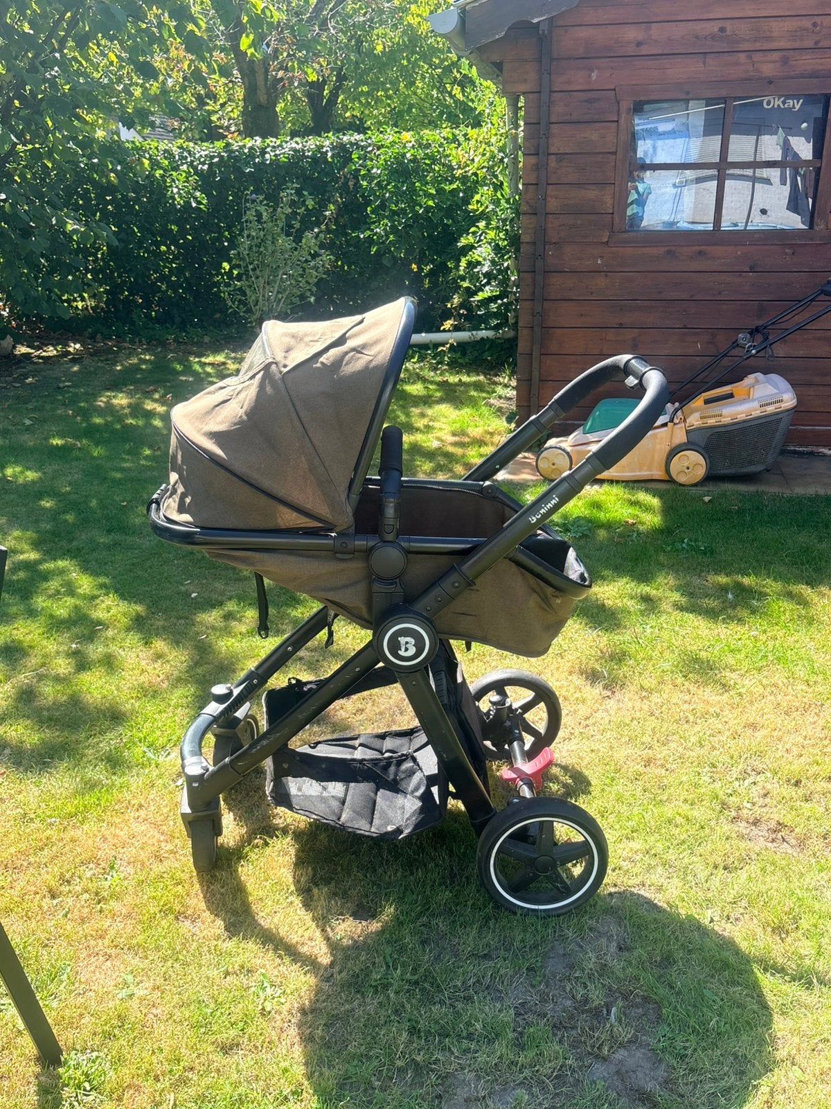 Kinderwagen Banini - Zo goed als nieuw legergroen, Kinderen en Baby's, Kinderwagens en Combinaties, Ophalen, Zo goed als nieuw