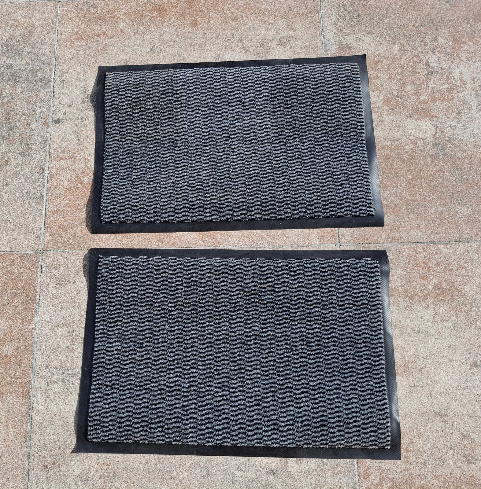 2 nieuwe matten, Maison & Meubles, Neuf, Noir, Enlèvement, 50 à 100 cm