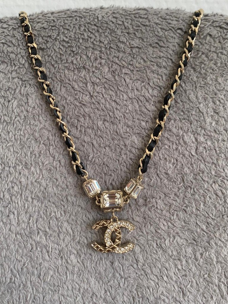 Collier Chanel, Bijoux, Sacs & Beauté, Colliers, Avec strass, Comme neuf, Synthétique, Argent