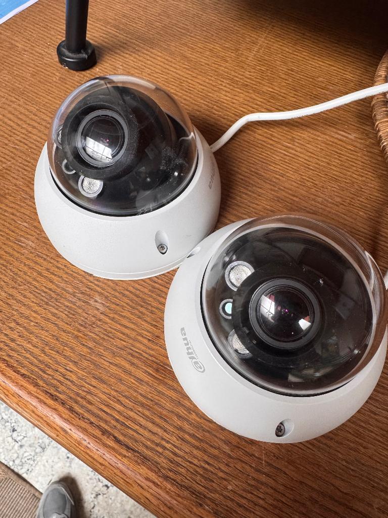 Dahua 2x dome videobewaking, Audio, Tv en Foto, Videobewaking, Ophalen of Verzenden, Zo goed als nieuw, Binnencamera