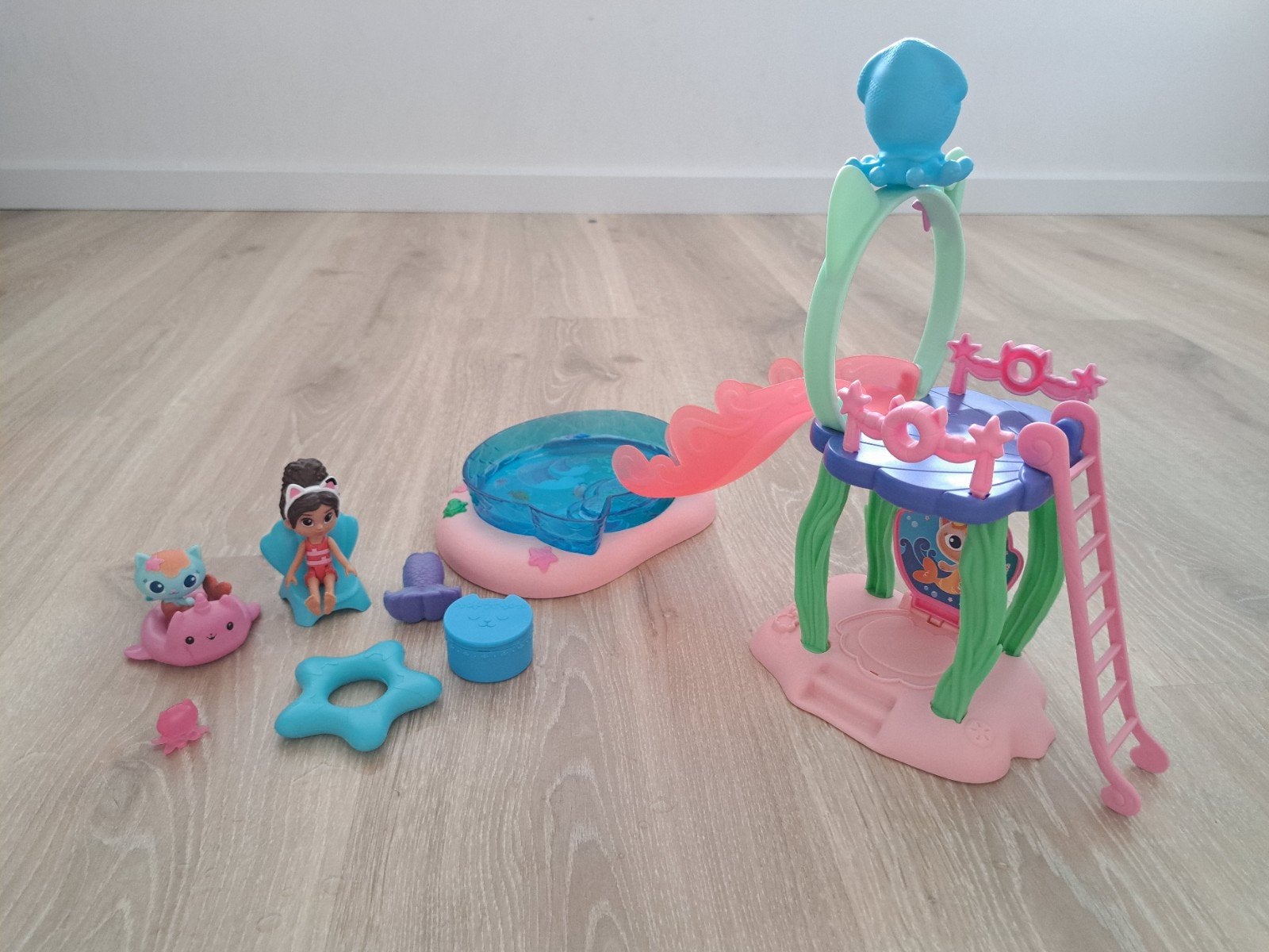 Gaby's poppenhuis zwembad, Ophalen, Zo goed als nieuw, Poppenhuis