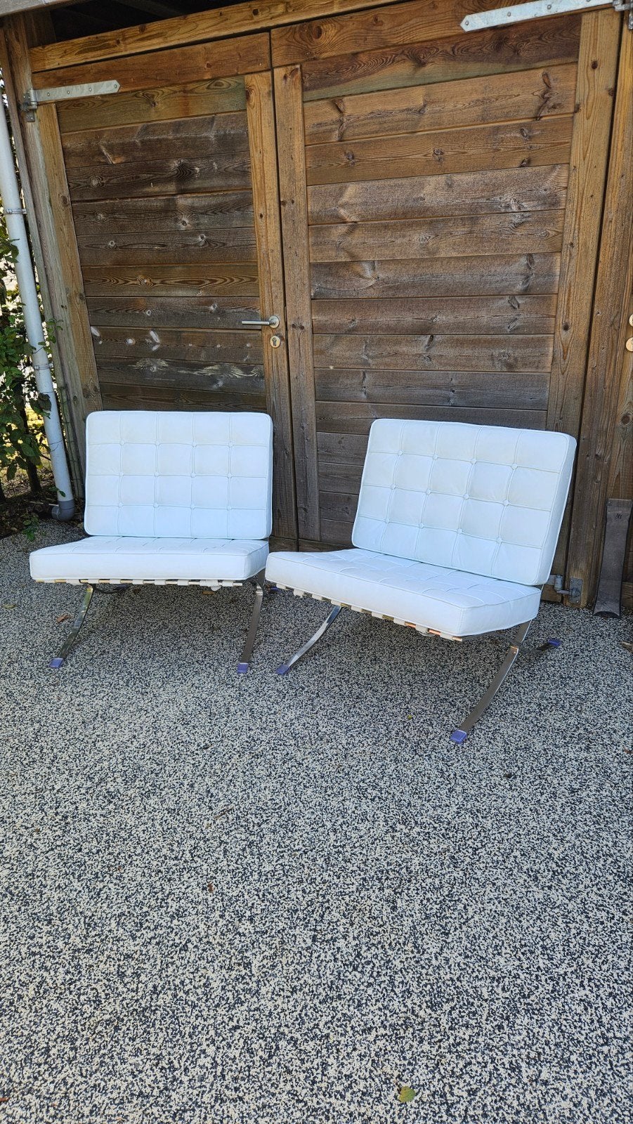 Knoll Barcelona 2 witte design chairs, Ophalen
