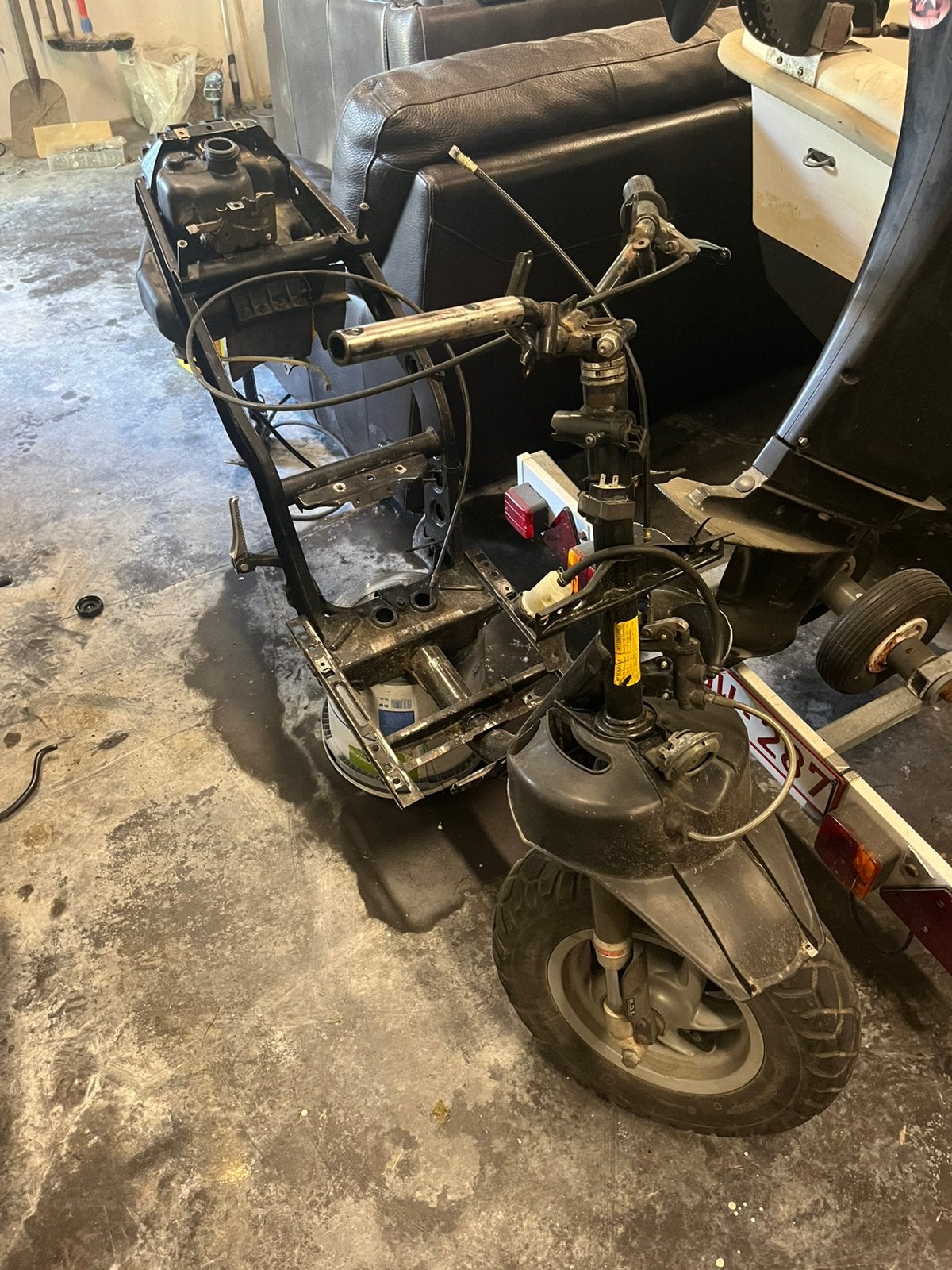 Piaggio typhoon onderdelen tekoop, Motoren, Verzenden