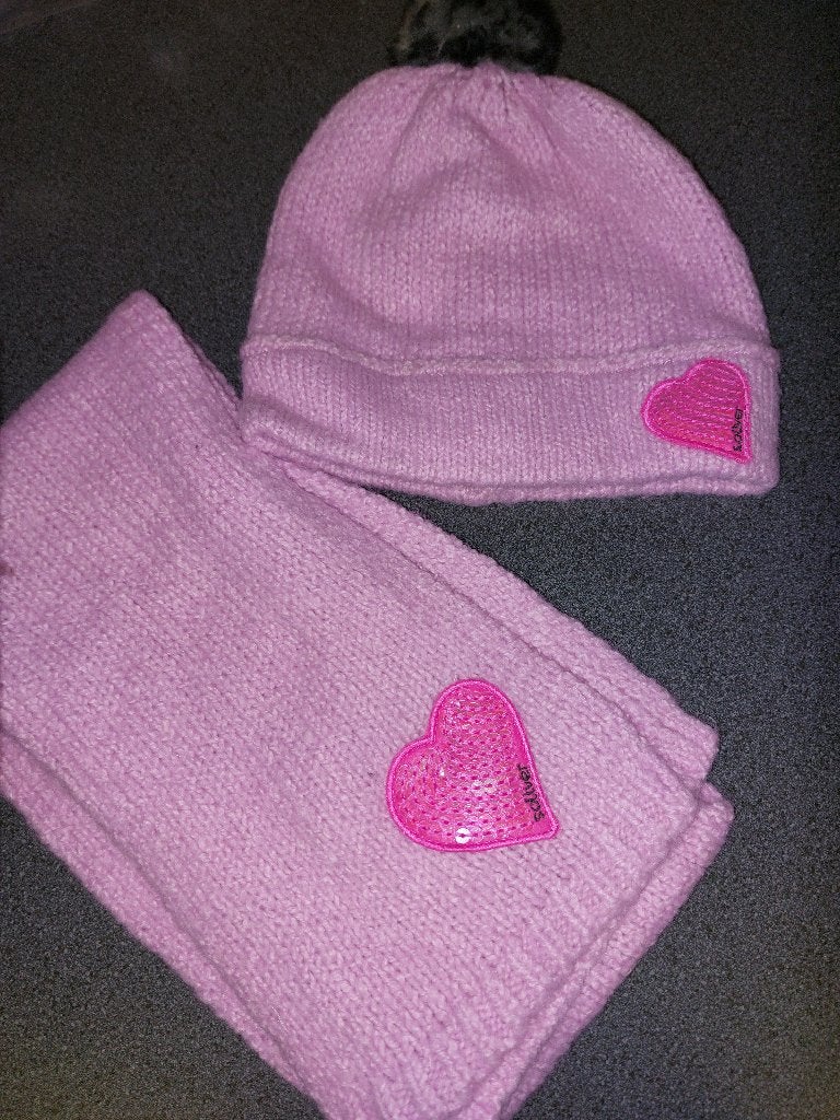 Roze muts en sjaal, Kinderen en Baby's, 134 t/m 140, Nieuw, Ophalen of Verzenden, S Oliver