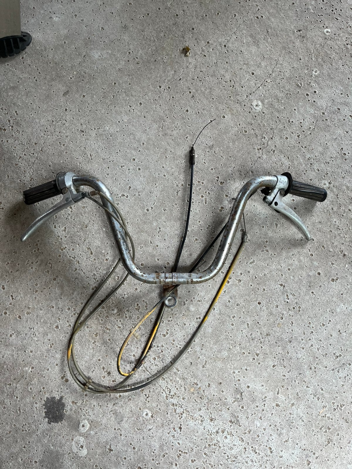 Stuur honda amigo en novio, Enlèvement