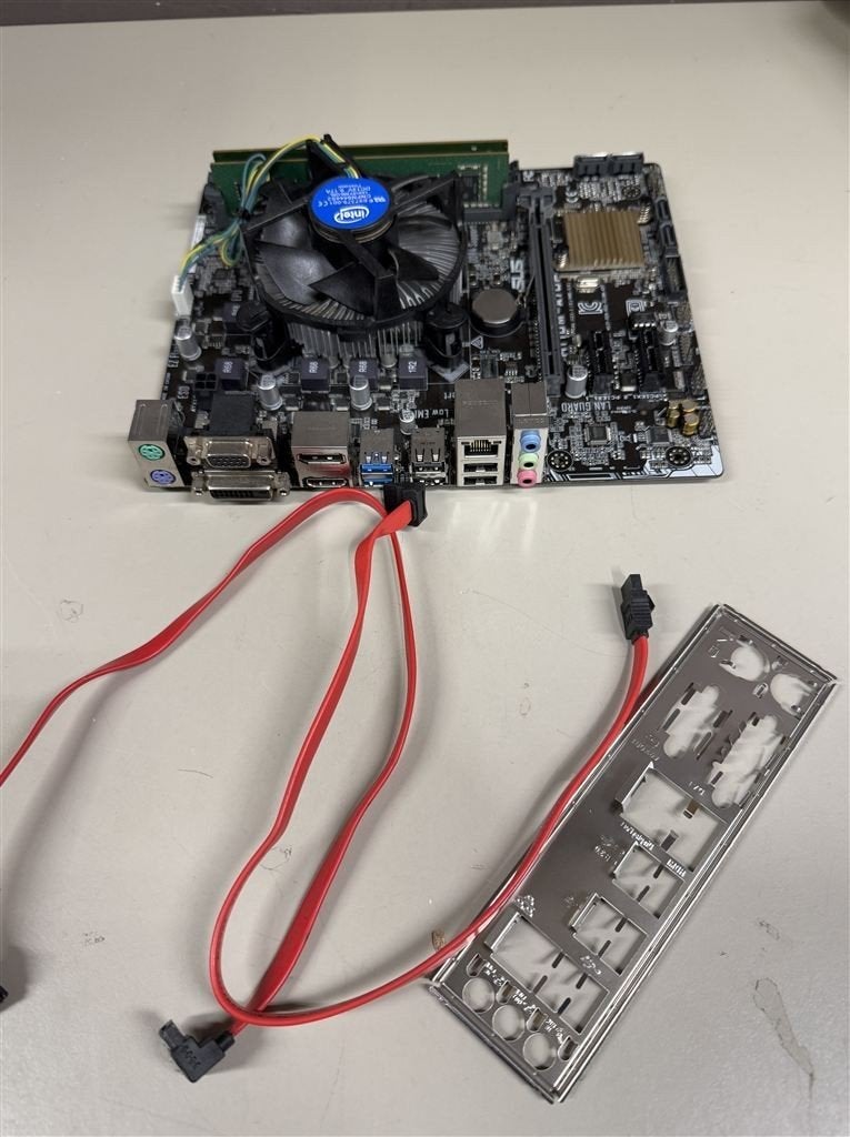 ASUS H110M-A/DP Moederbord Intel Socket 1151 i5 6th gen CPU, Computers en Software, Moederborden, Ophalen of Verzenden, Zo goed als nieuw