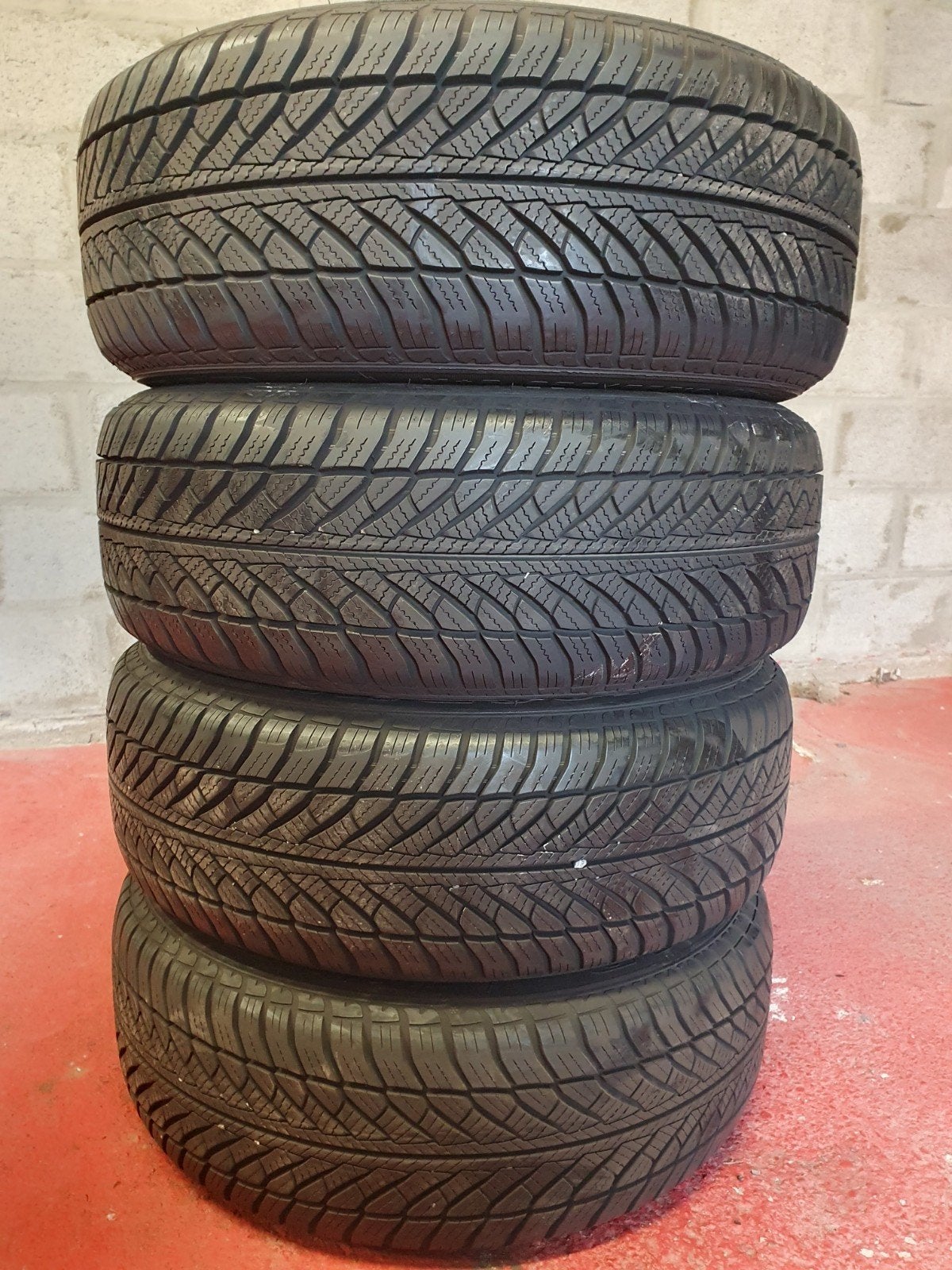 4 NIEUWE Goodyear RUNFLAT- en Starry winterbanden 205/55/16, Ophalen, Nieuw