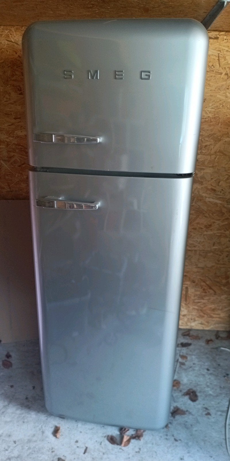 Grijze SMEG koelkast, Ophalen