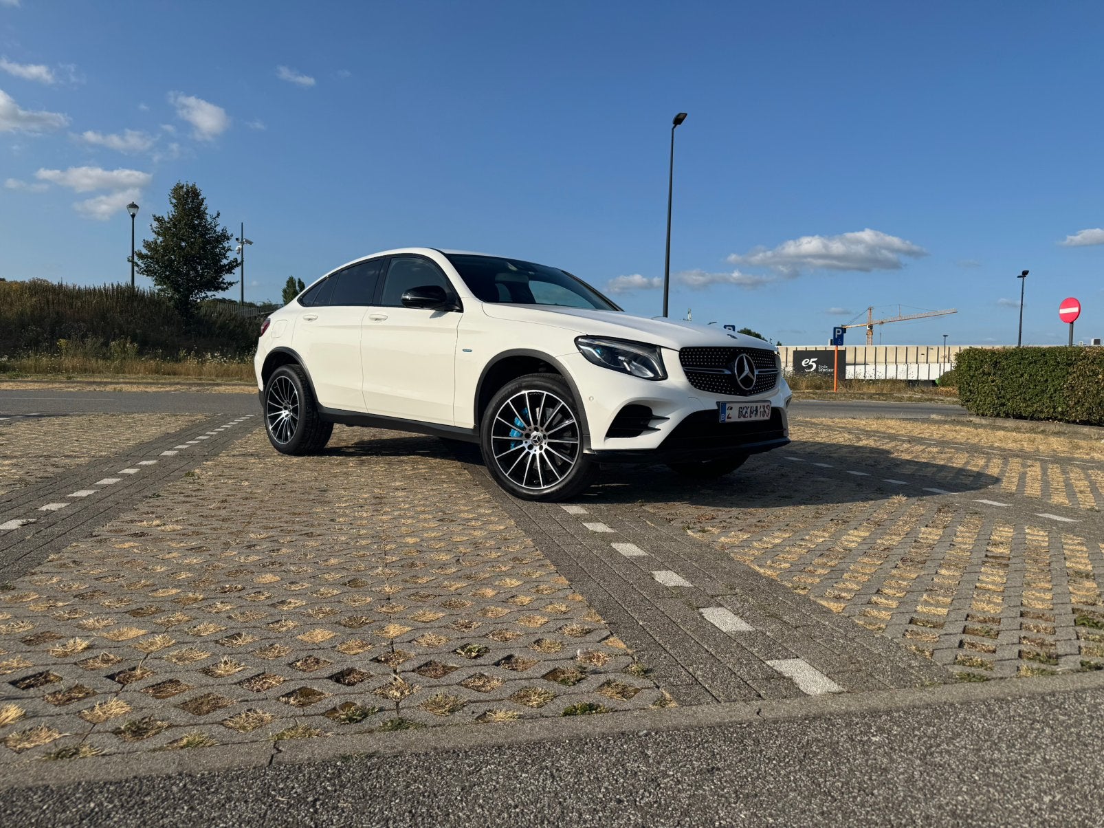 Mercedes GLC 350e Coupé 2017 4MATIC AMG pakket, Auto's, Automaat, Zwart, 4 cilinders, Wit