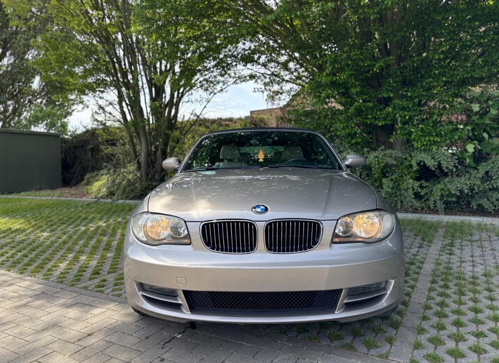 BMW 120i Cabrio 2010 2 l benzine 69000 km!, Auto's, Euro 5, 1 Reeks, Cabriolet, 120 kW