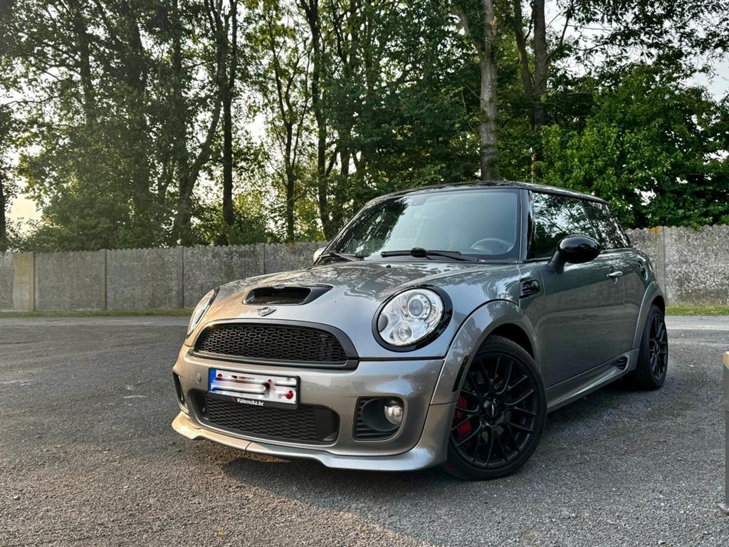 Unieke mini cooper jcw in super conditie!!, Auto's, Voorwielaandrijving, 4 cilinders, Navigatiesysteem, Handgeschakeld
