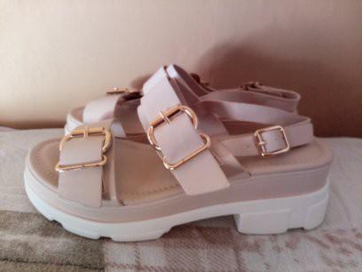 Sandales rose pâle avec boucle dorée, Marquiiz, Enlèvement ou Envoi, Rose, Porté
