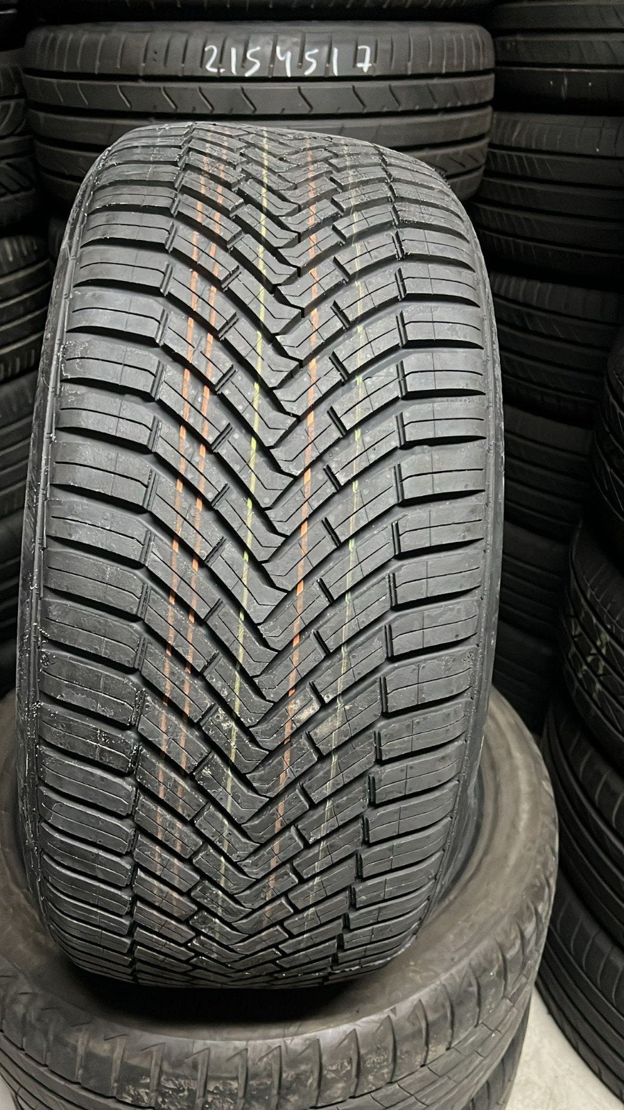 24540r21 245 40 r21 245/40/r21 continental nouveau avec mont, Ophalen of Verzenden