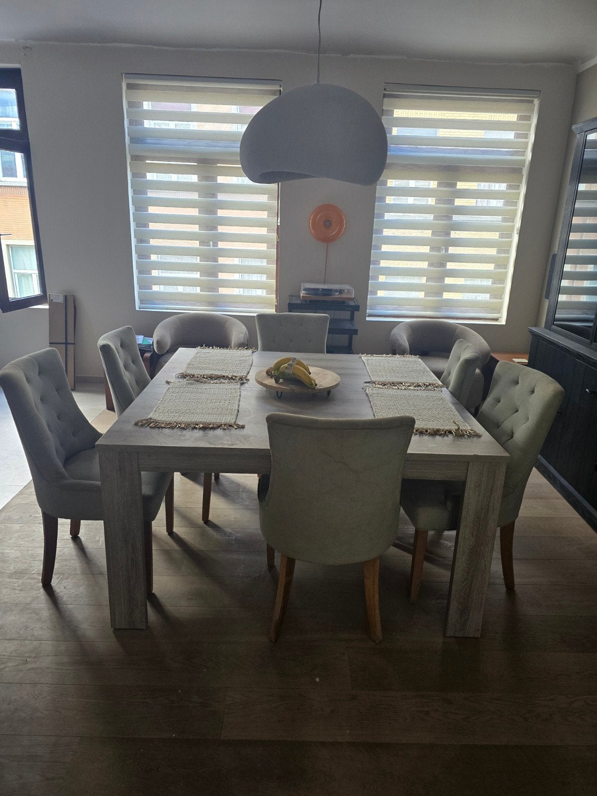 table carree avec ses 6 chaises