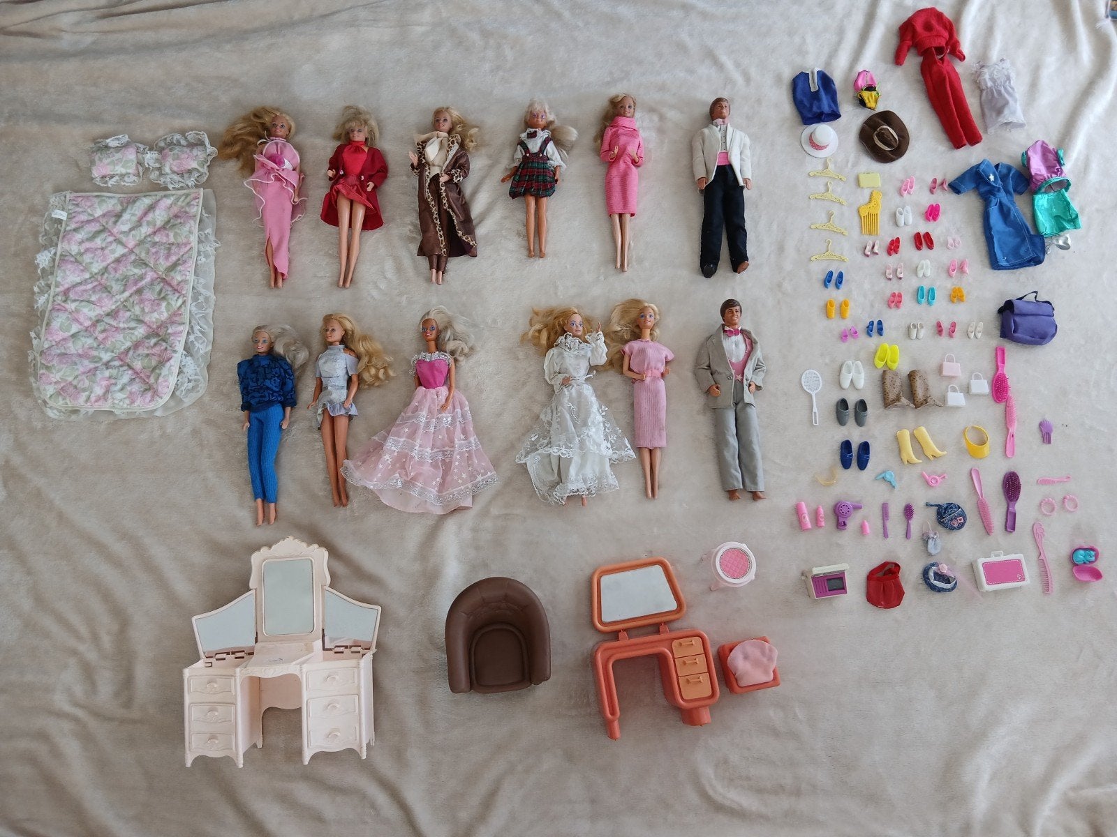 retro 12 barbies + toebehoren, Ophalen