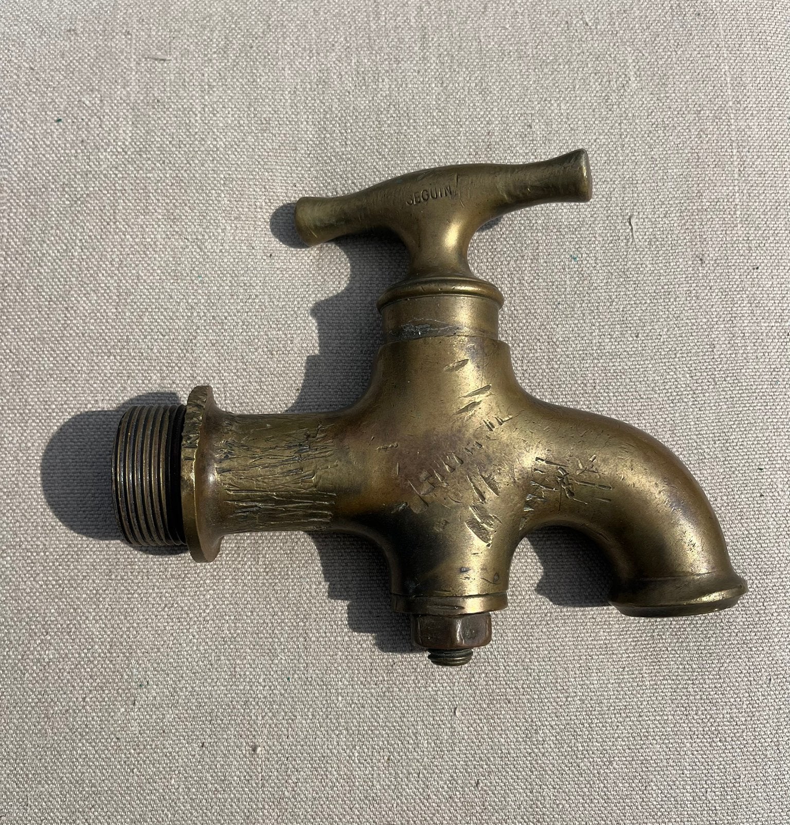 Wijnvatkraan Seguin Mâcon – 1,5 kg massief brons, Verzenden