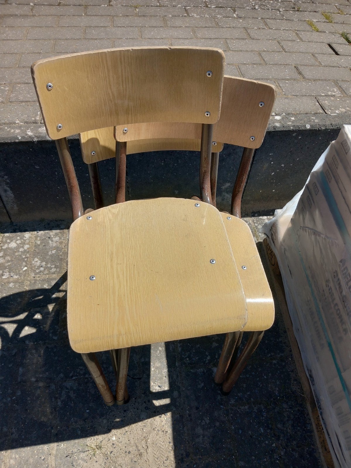 Authentieke houten kinderstoeltjes, Enlèvement