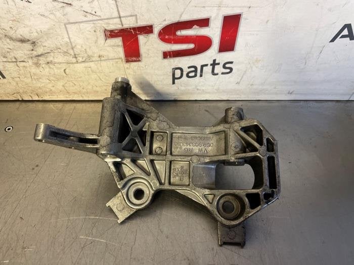 Support dynamo bas d'un Audi Q7, Autos : Pièces & Accessoires, Moteurs & Accessoires, Audi, Utilisé, 3 mois de garantie, Enlèvement ou Envoi
