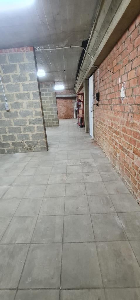 ‼️ MAGAZIJN VAN 92 M2 TE HUUR IN DE BUURT VAN MEISERPLEINEN, Immo, Brussel