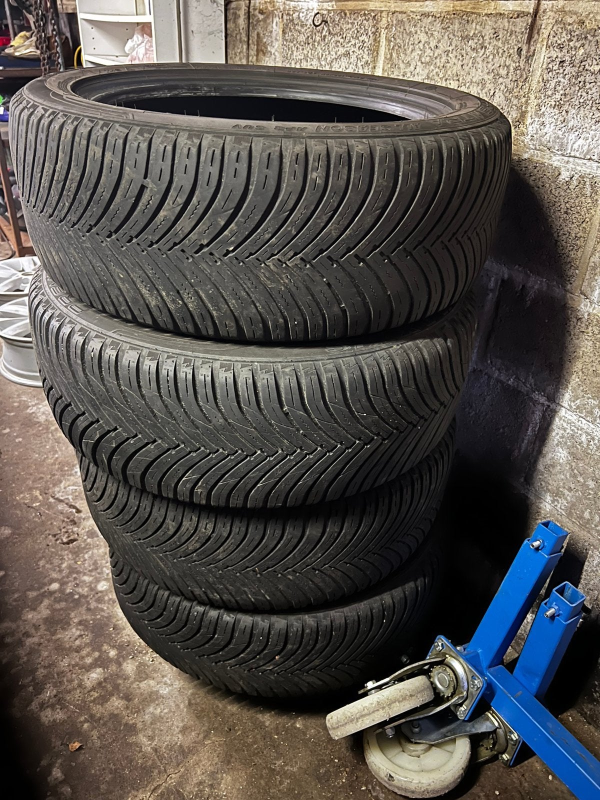 Pneus 235/50 r19, Ophalen, Zo goed als nieuw