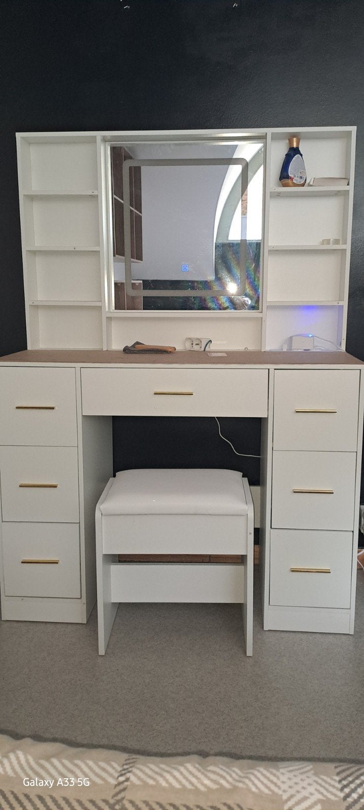 coiffeuse neuve, Classique, Enlèvement