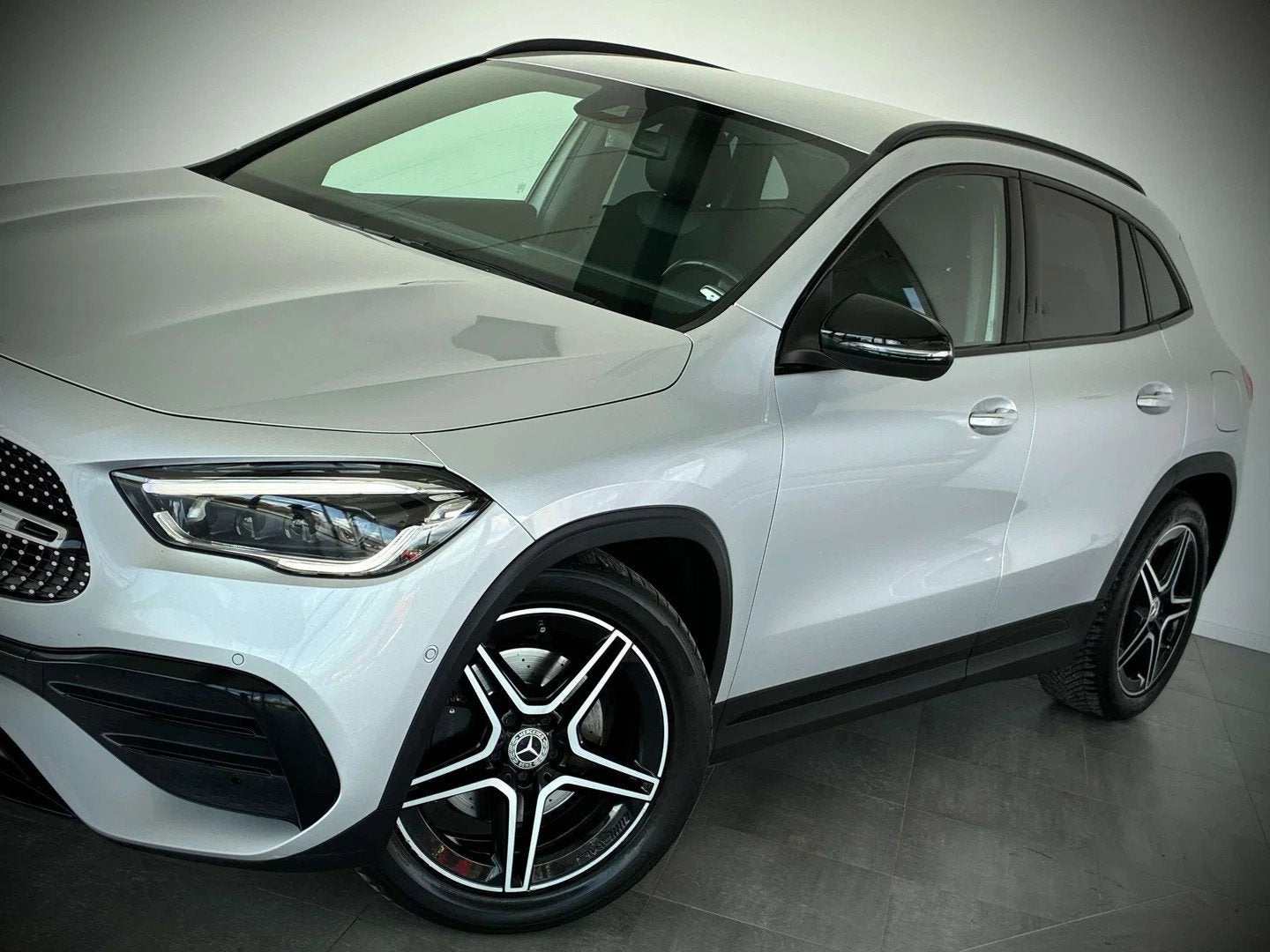 Mercedes-Benz GLA 180 dA PACK AMG-COCKPIT-GPS-ALCANTARA-CAME, Autos, Argent ou Gris, Achat, Euro 6, Entreprise