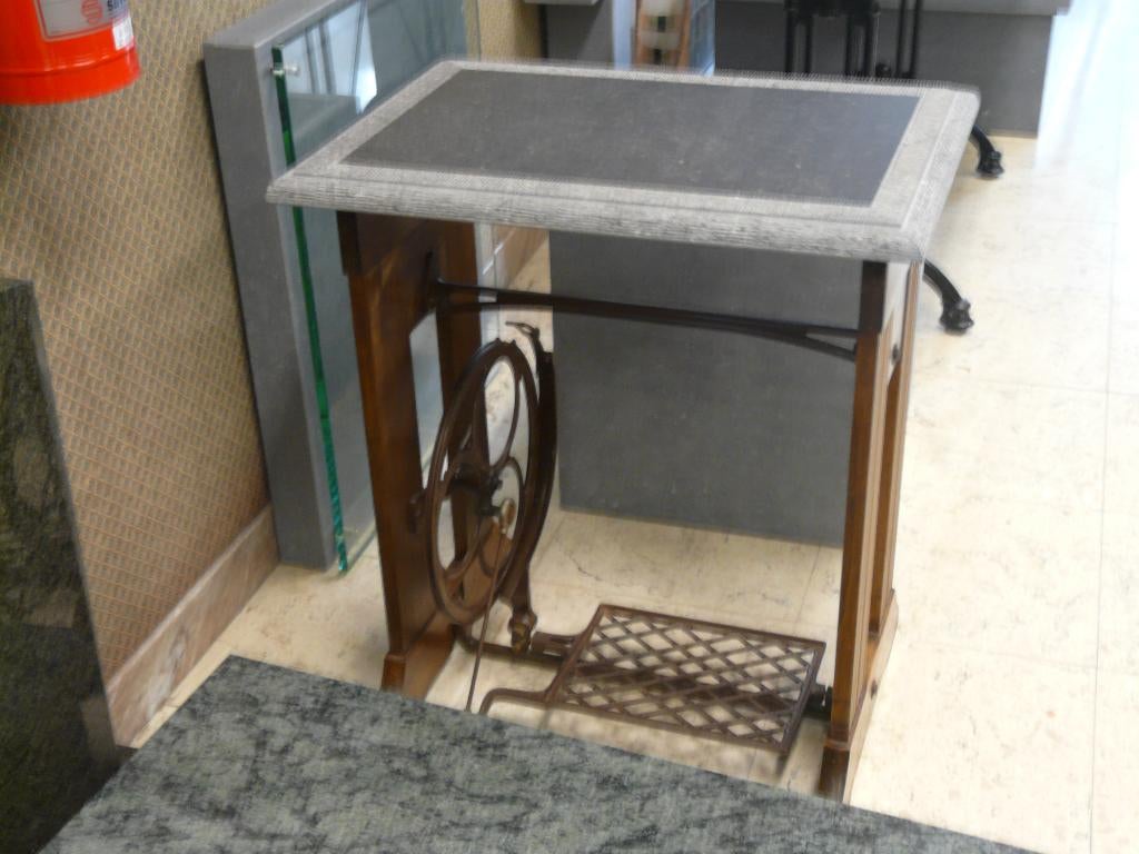 Naaimachinetafeltje., Antiek en Kunst, Curiosa en Brocante, Ophalen
