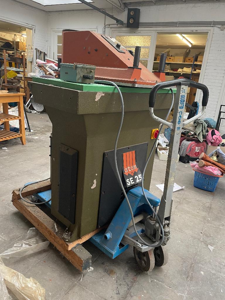 Set professionele machines voor schoenmaken/lederwaren, Ophalen