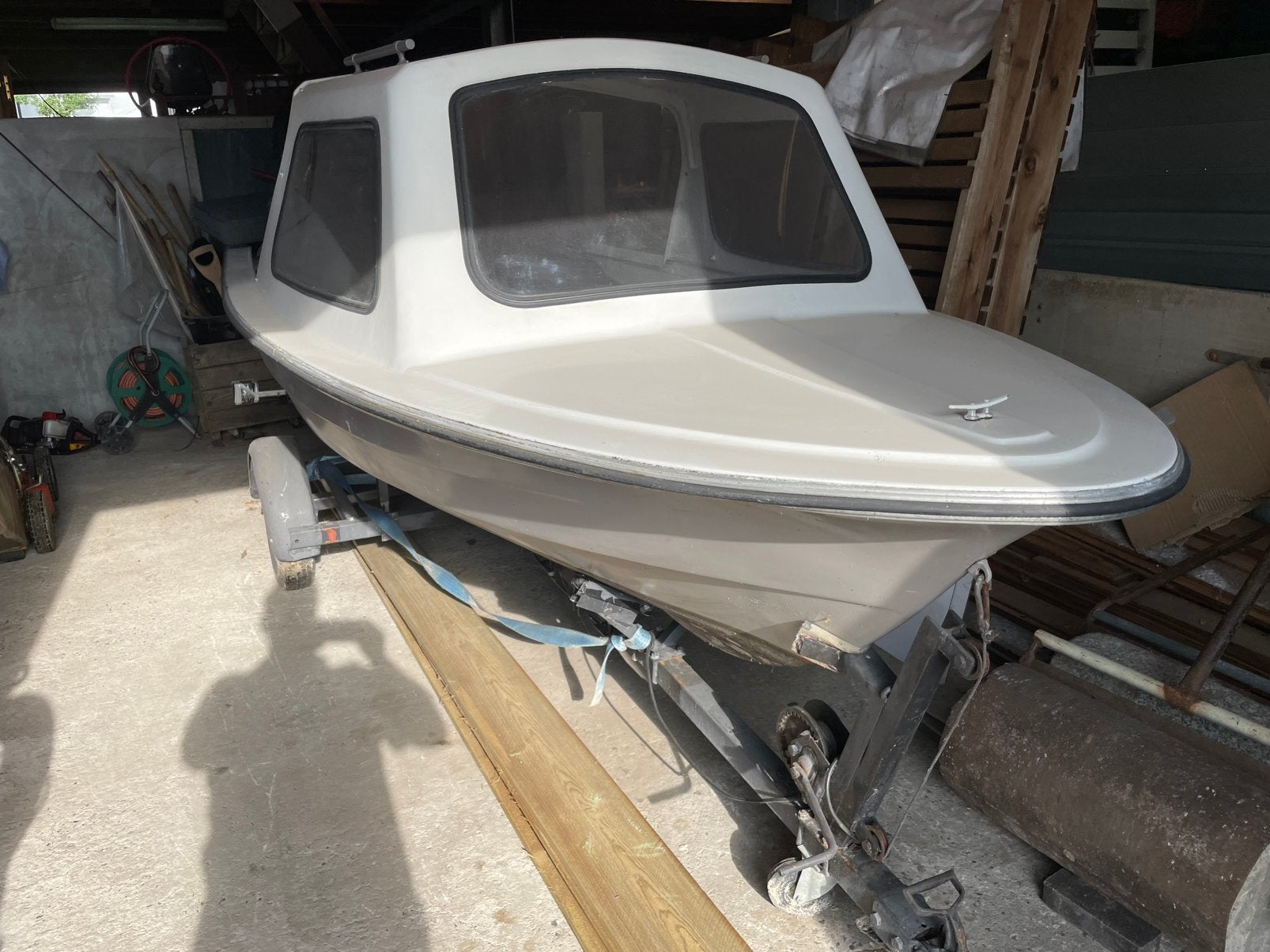 Motorboot met trailer, Watersport en Boten, Ophalen, Zo goed als nieuw, Trailer