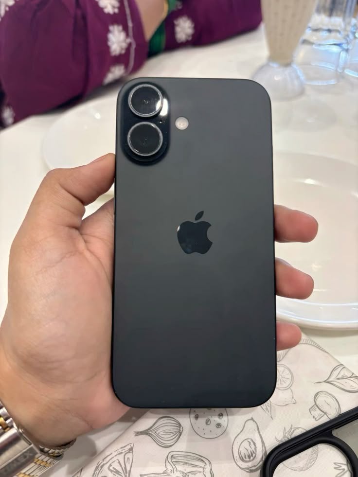 Pour échange, Télécoms, Téléphonie mobile | Housses, Coques & Façades | Apple iPhone, Comme neuf, Apple, Noir, iPhone 16, Enlèvement