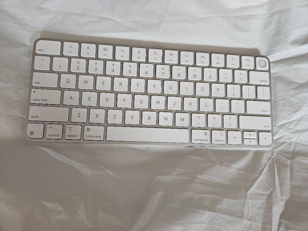 Apple Magic Keyboard - Touch ID - AZERTY of QWERTY, Computers en Software, Azerty, Ophalen of Verzenden, Zo goed als nieuw, Draadloos