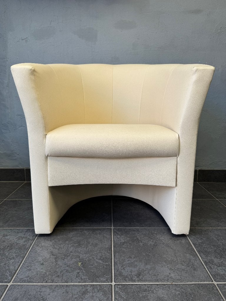 Fauteuil van kunstleer, Ophalen, Kunststof, Minder dan 75 cm, Zo goed als nieuw