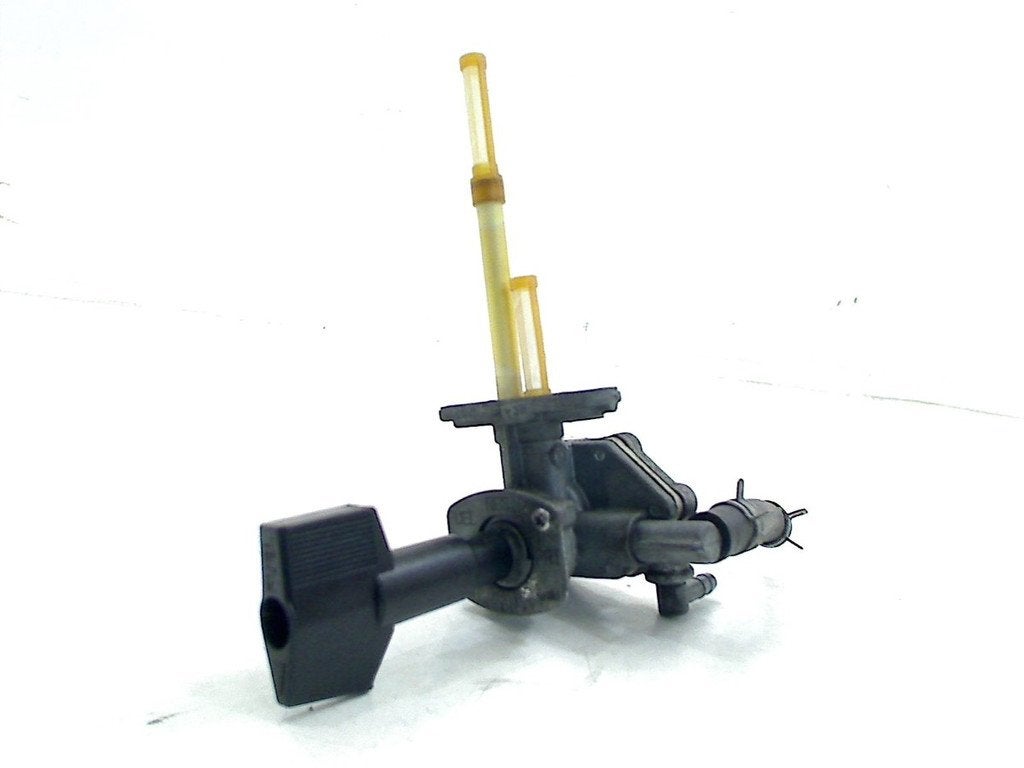 ROBINET DE CARBURANT GSF 600 Bandit 2000-2004 (GSF600 MK2), Dhr. S. di Majo, Utilisé, Info@cama-motorparts.nl, P.J. Troelstraweg 8 8
3144 CX  MAASSLUIS, NL
