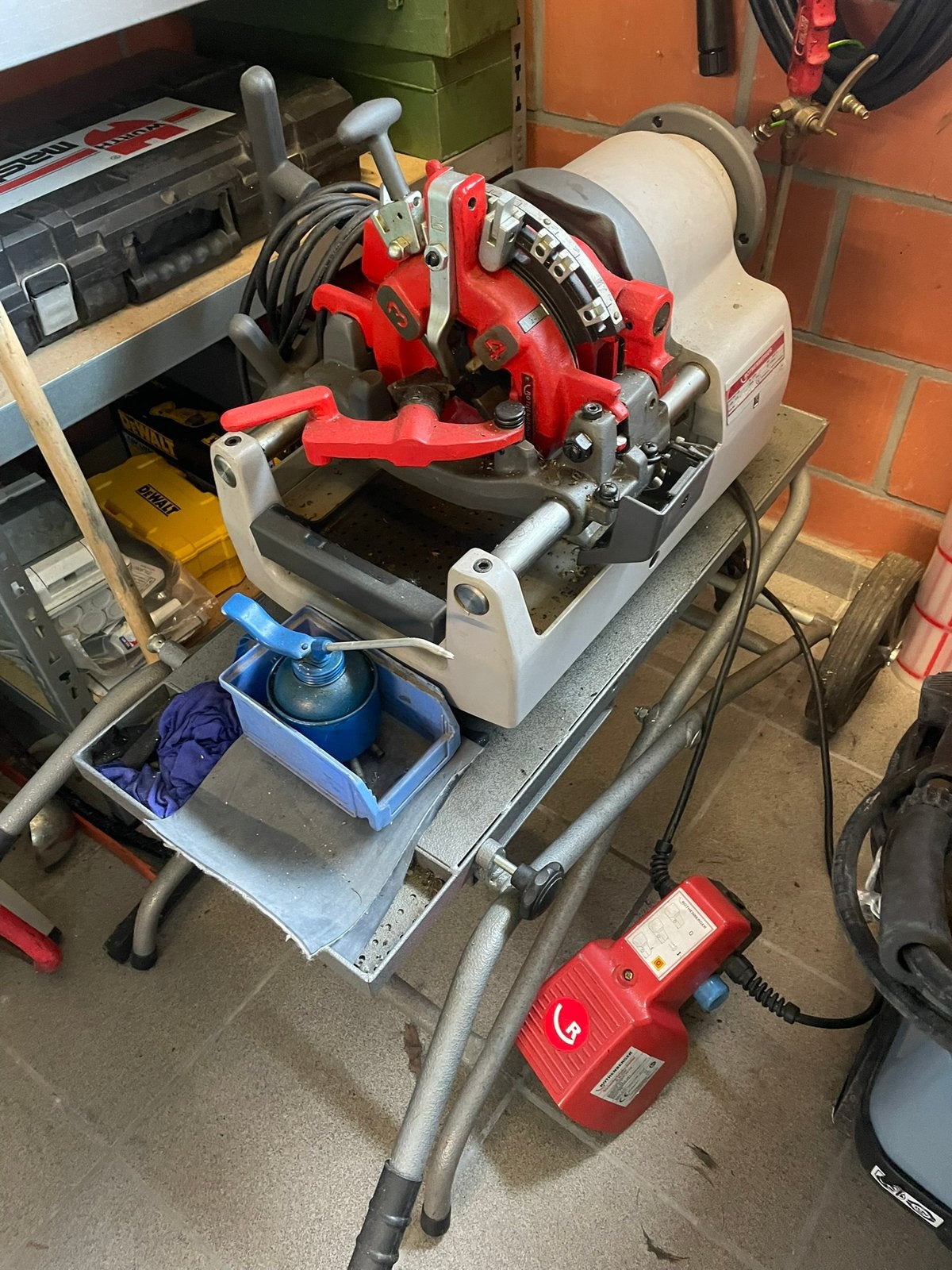 Draadsnijmachine, Installatie