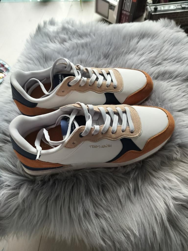 Sneaker, taille 43, neuve, Enlèvement