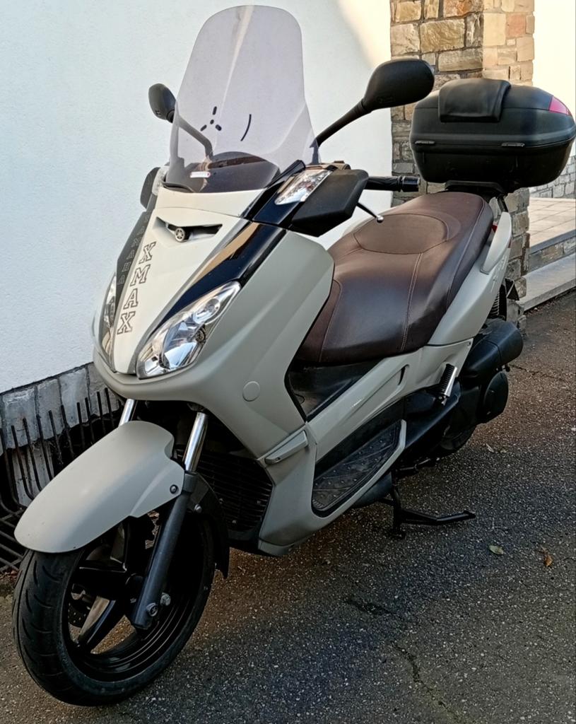 XMAX 250. VOLLEDIG IN ORDE, 850 EURO. KEURING MOGELIJK.
