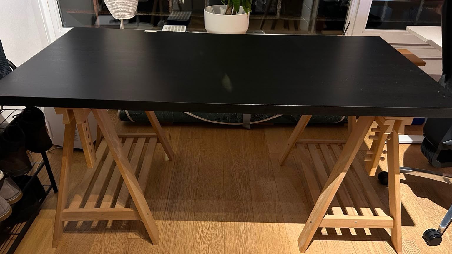 IKEA thuiskantoor zwart blad,in hoogte verstelbare schragen, Huis en Inrichting, Bureaus, Gebruikt, 150 cm, IKEA, 75 cm