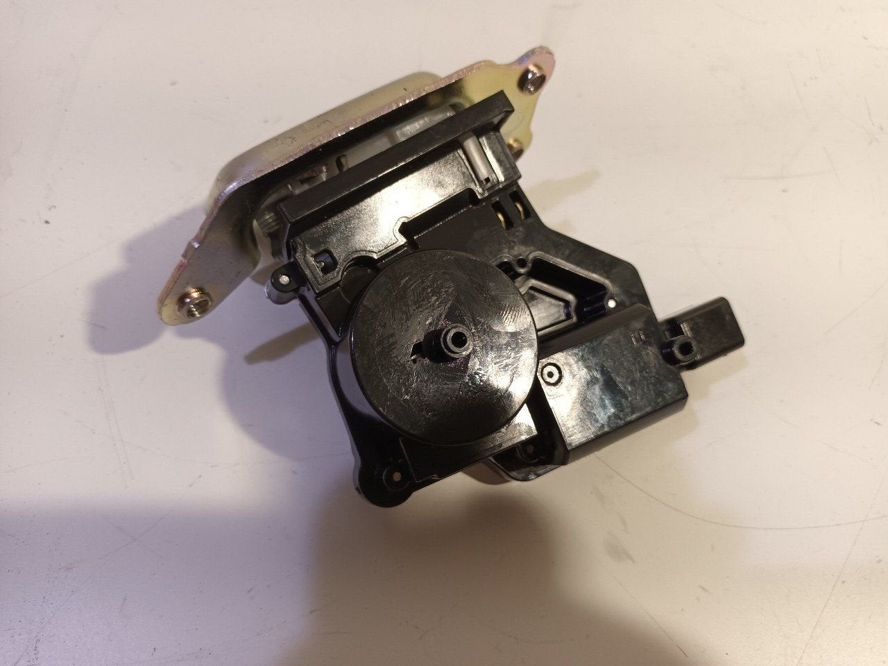 Slot mechaniek kofferdeksel achterklep elektrisch Suzuki Swi, Onderdelen@venauto.nl, Van der Ven Autorecycling B.V., Ettenseweg 76, 4706 PB Roosendaal, The Netherlands