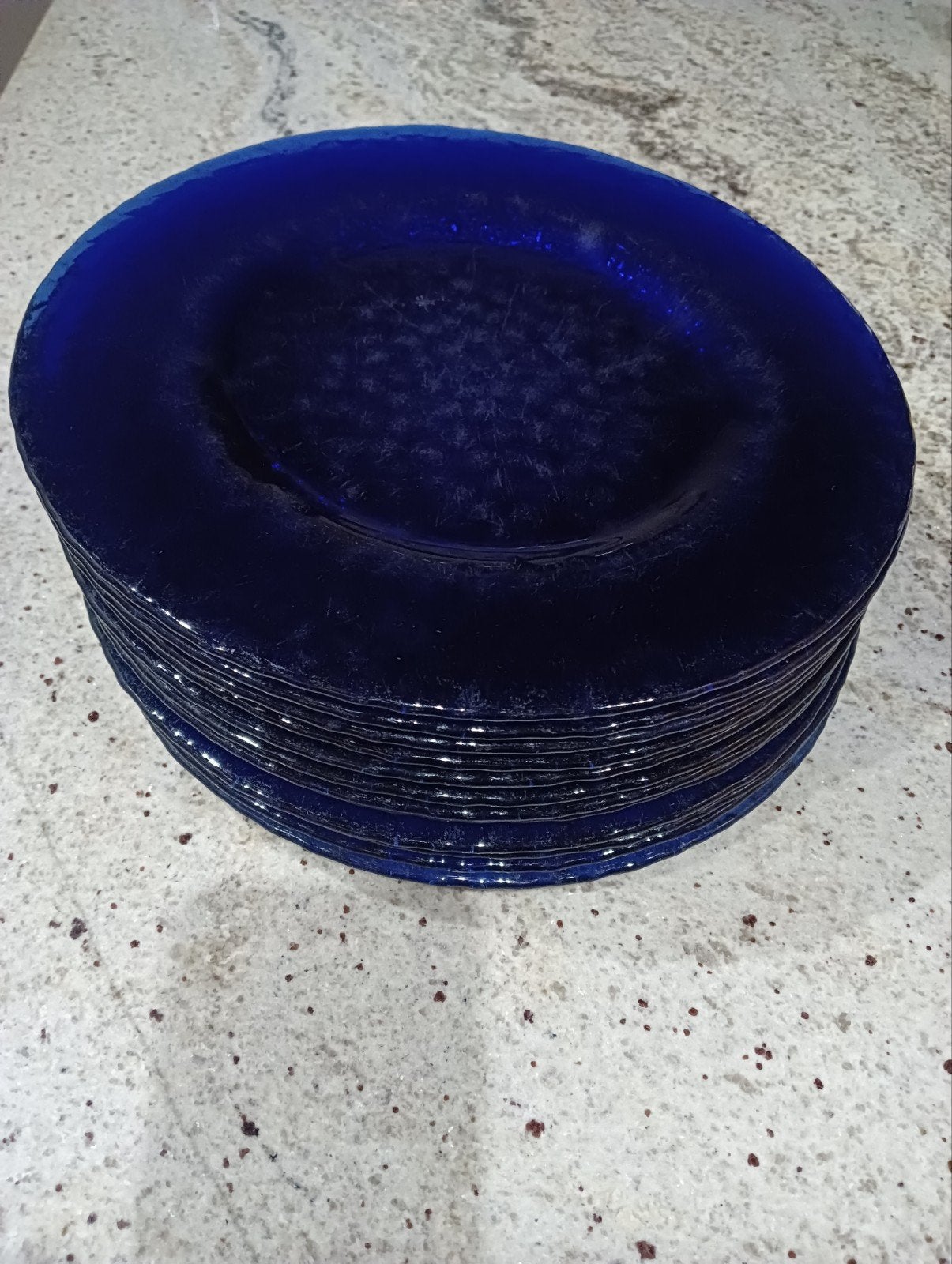 12 grandes assiettes, Enlèvement