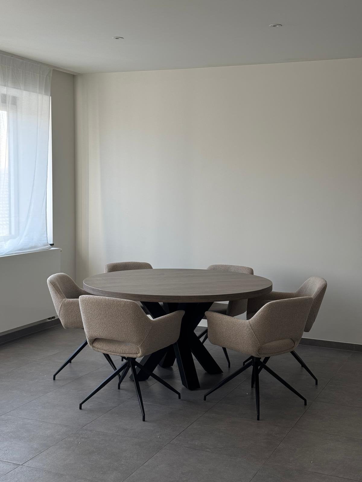 Belle table à manger ronde avec 6 chaises., Enlèvement, Comme neuf