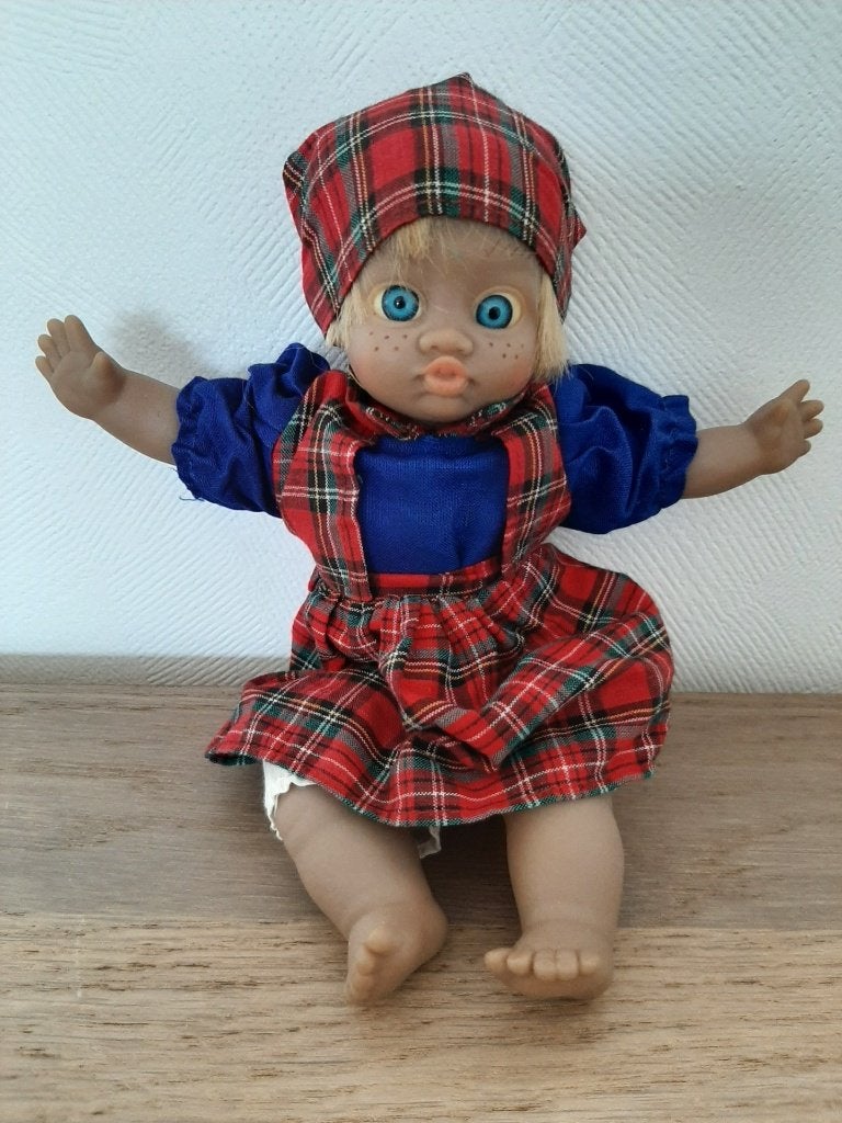 pop 23 cm groot,vintage, Verzamelen, Poppen, Ophalen, Zo goed als nieuw, Pop, Levensecht of Reborn