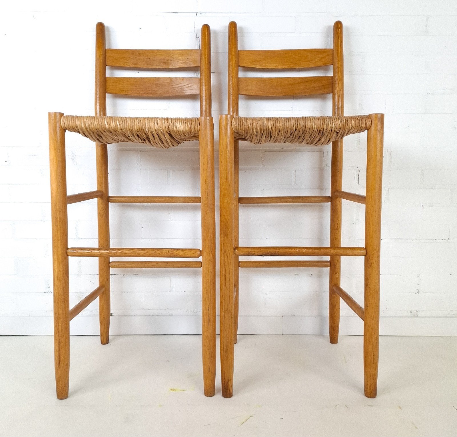 2x Vintage barkruk minimalist mid century modern jaren 70, Huis en Inrichting, Barkrukken, 2 krukken, Ophalen, Hout