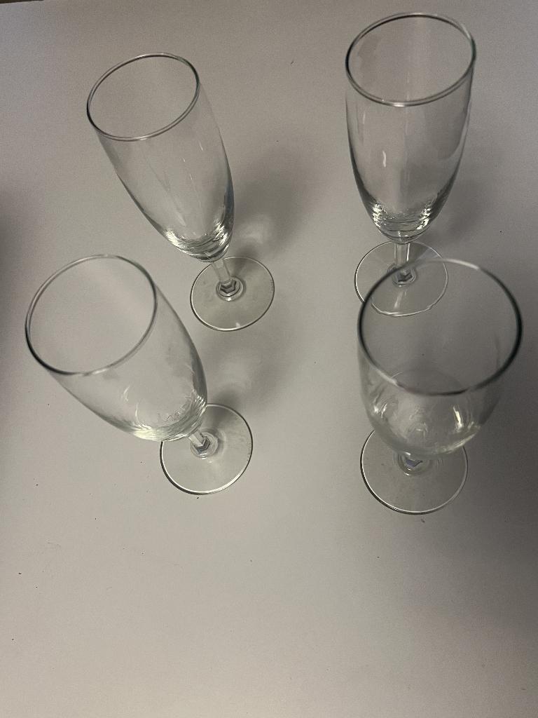 Gratis - 4 champagneglazen, Ophalen