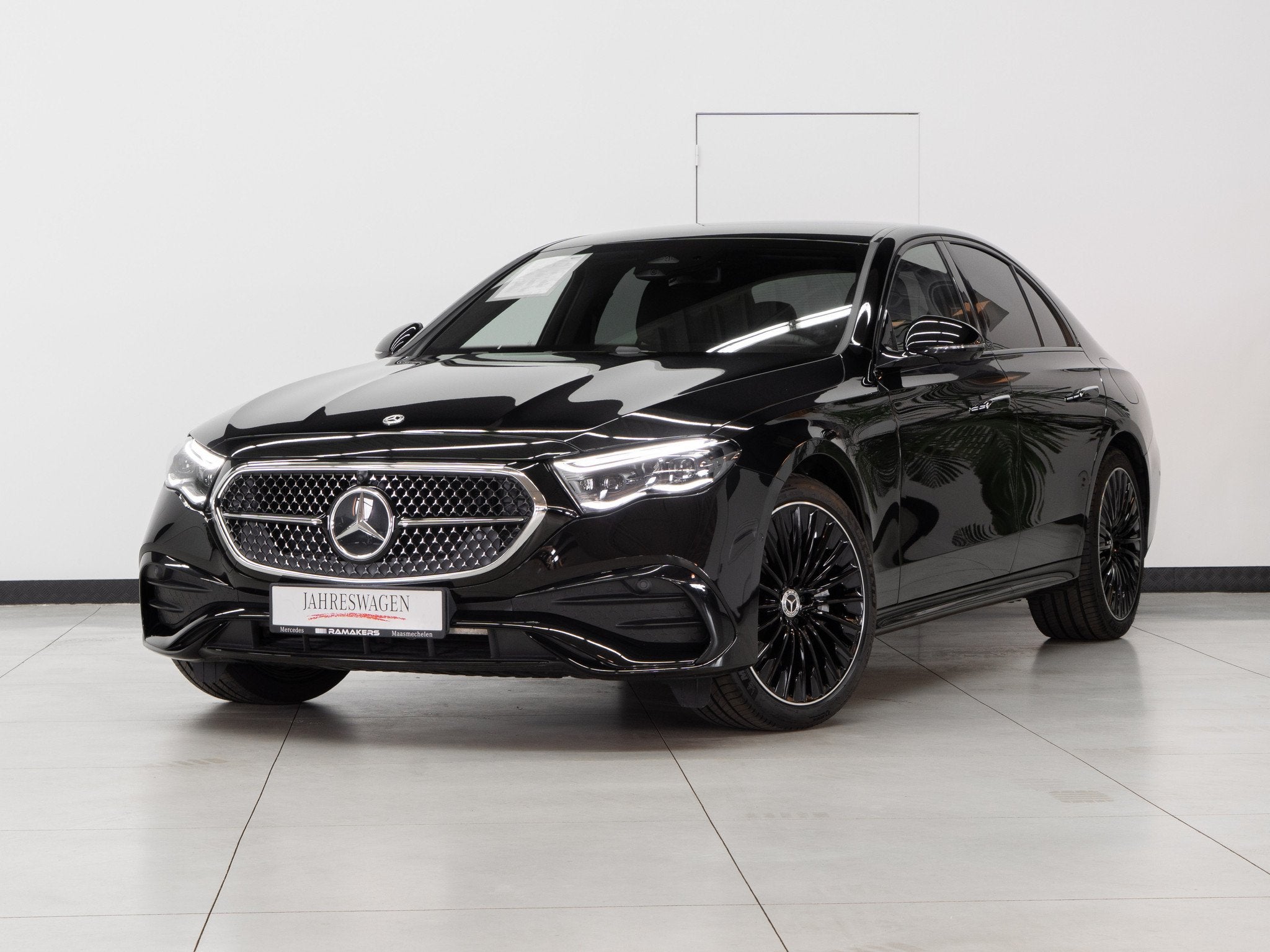 Mercedes-Benz E 300 de AMG Premium Night 20" SUPERSCREEN Bur, Auto's, Automaat, Gebruikt, 4 cilinders, Alcantara