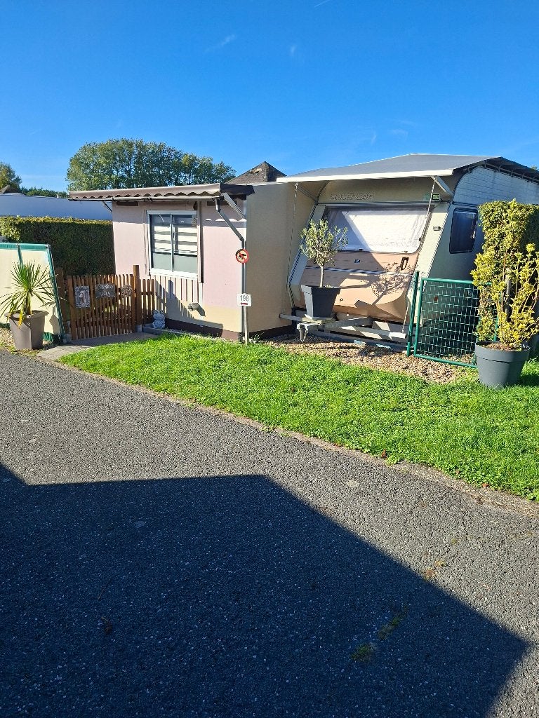 Caravan en voortent Ben Eilers, Caravans en Kamperen, Particulier, Dwarsbed