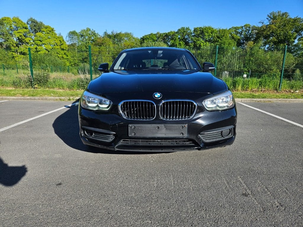 BMW 116D  EURO 6B ️ AIRCO  GPS, Auto's, Bluetooth, Zwart, Bedrijf, 5 deurs