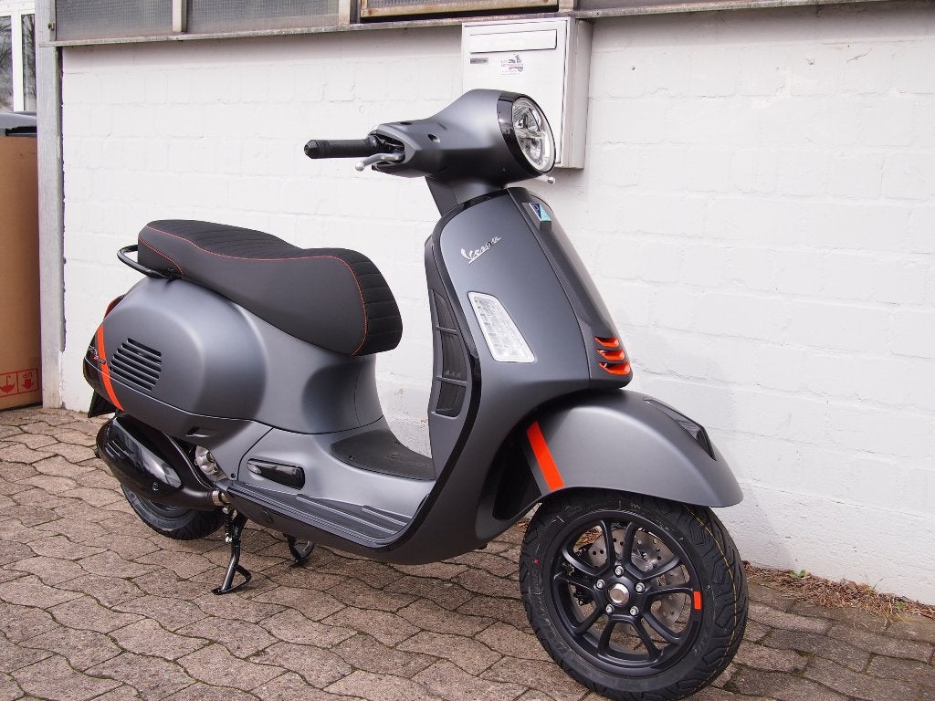 Gezocht: Vespa GTS 125i met motorschade!, Motoren, Motoren | Piaggio, Scooter, Gebruikt, Particulier, 125 cc