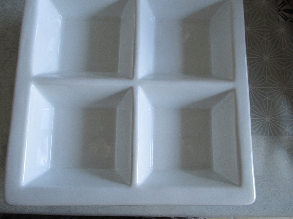 serveerschaal wit 4 vakjes, Keramiek, Nieuw, Ophalen of Verzenden, Bord(en)
