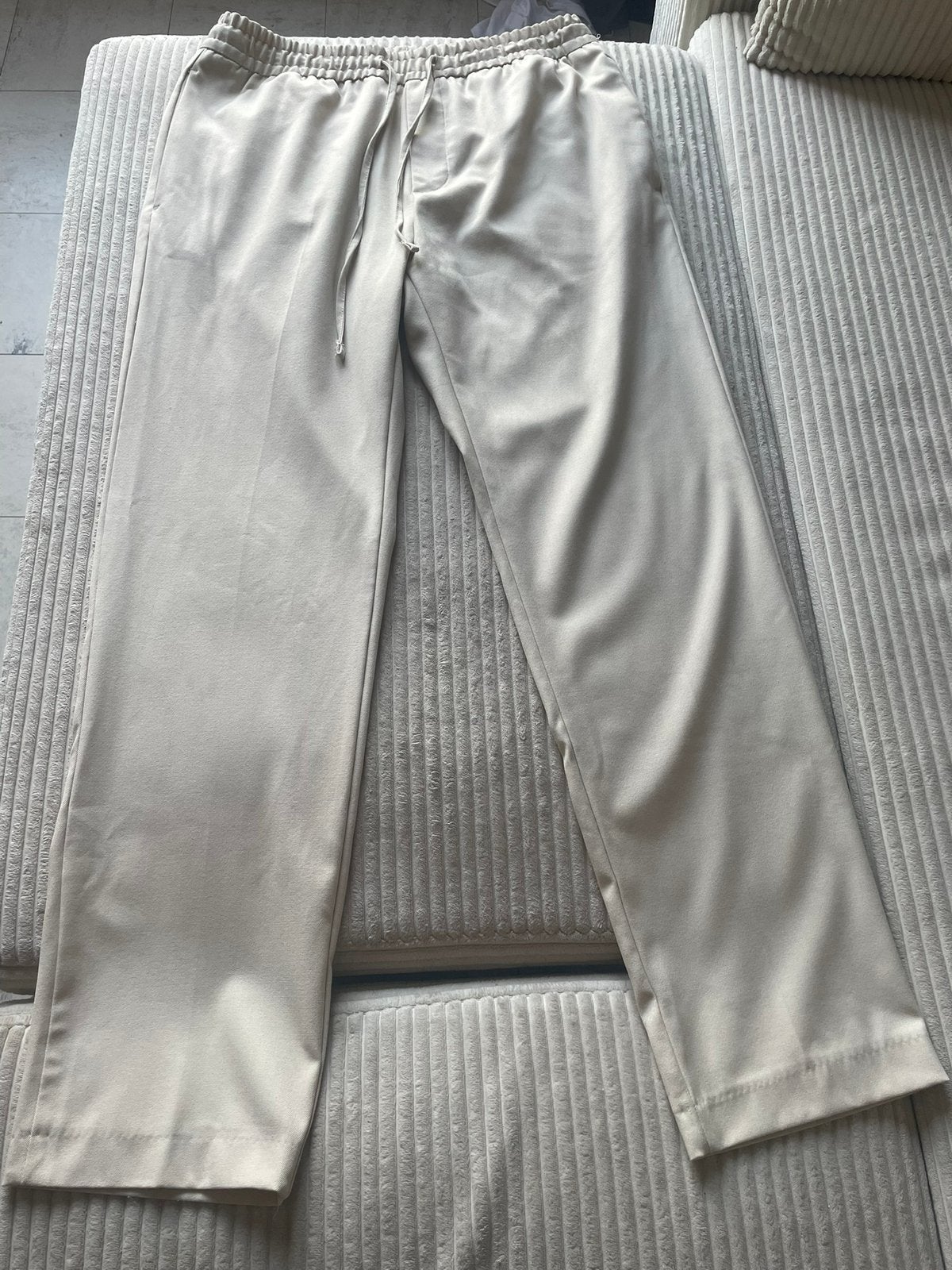 Pantalon blanc à taille élastique et cordon, Enlèvement ou Envoi, Comme neuf, Taille 48/50 (M), Blanc